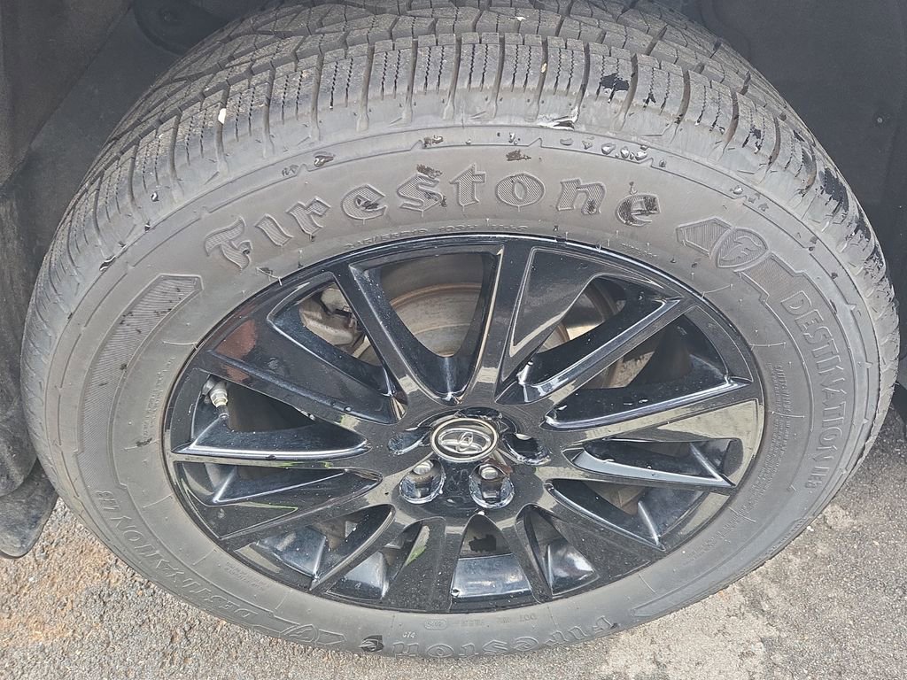 Used 2019 Toyota Highlander SE FWD image 5