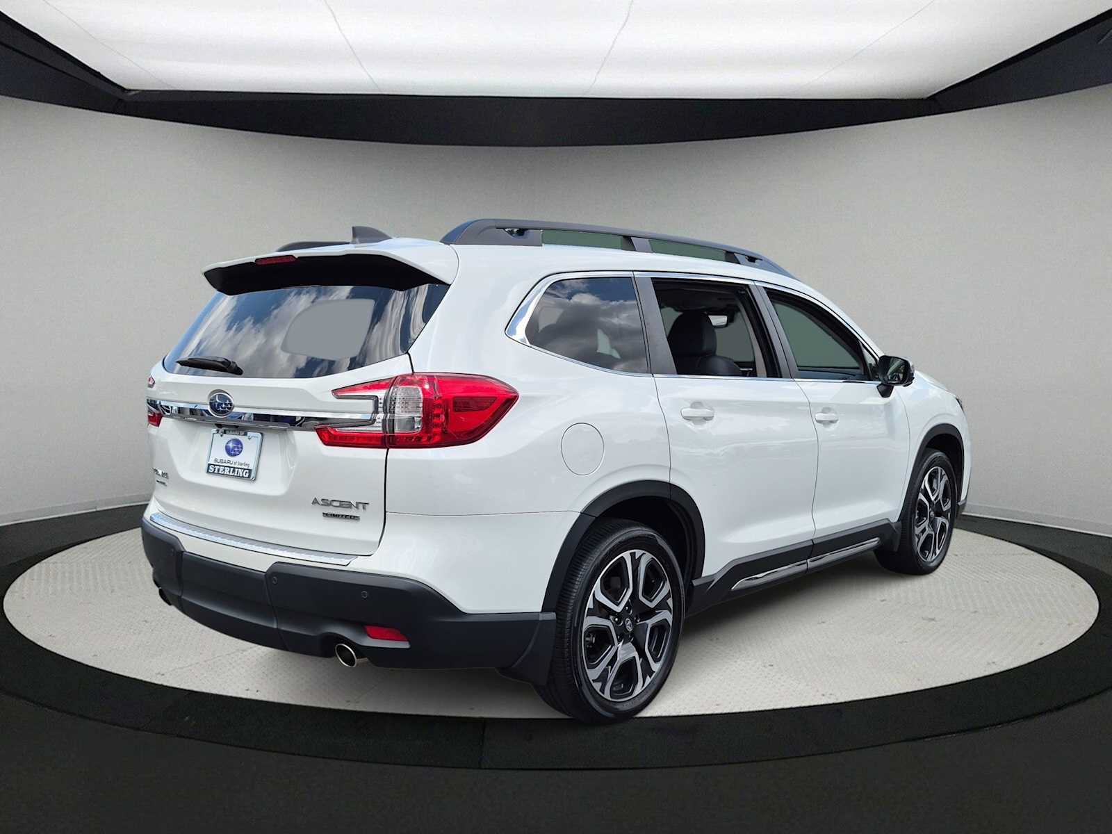 Used 2023 Subaru Ascent Limited w/ Technology Package AWD/4WD image 8