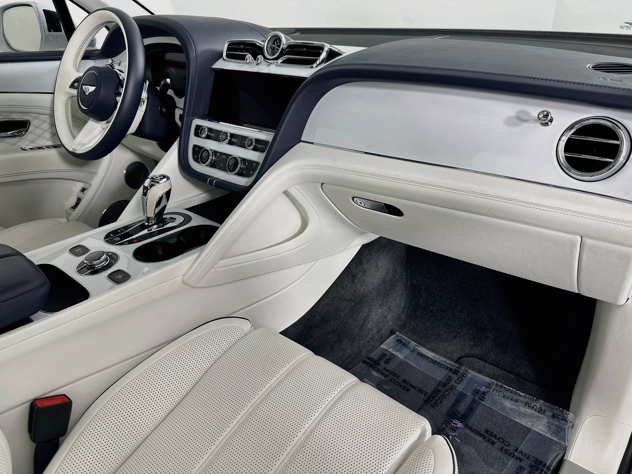 Certified 2023 Bentley Bentayga Extended Wheelbase AWD/4WD image 2