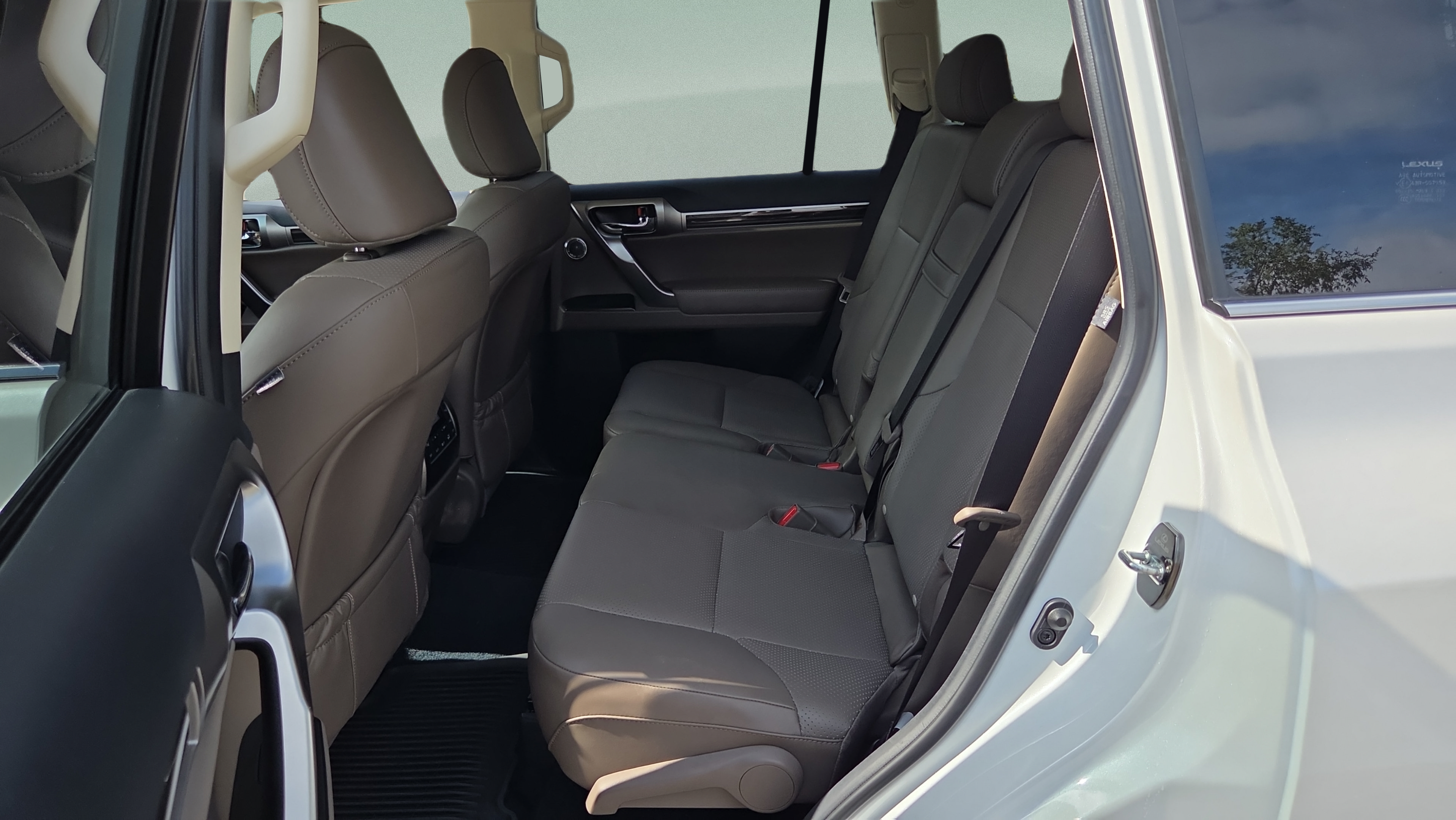 Used 2023 Lexus GX 460 Luxury w/ Accessory Package AWD/4WD image 10