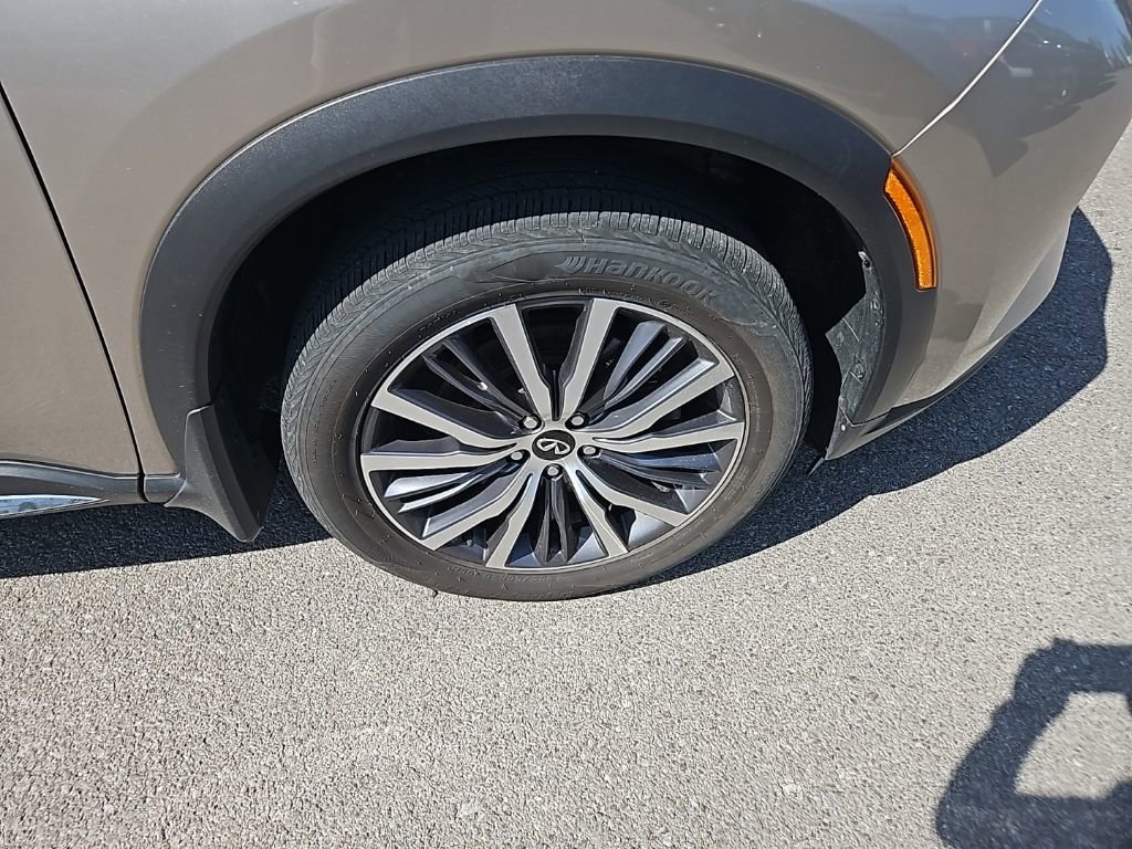 Used 2023 INFINITI QX60 Sensory w/ Cargo Package image 10