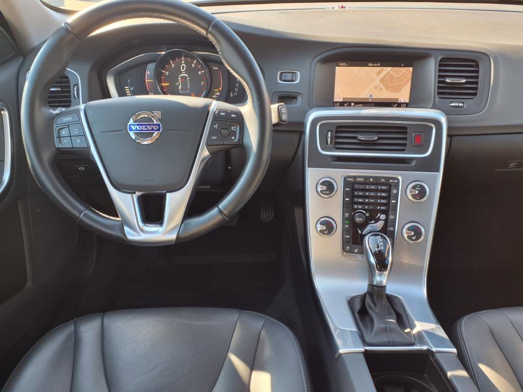 Used 2018 Volvo V60 T5 Cross Country w/ Convenience Package image 13
