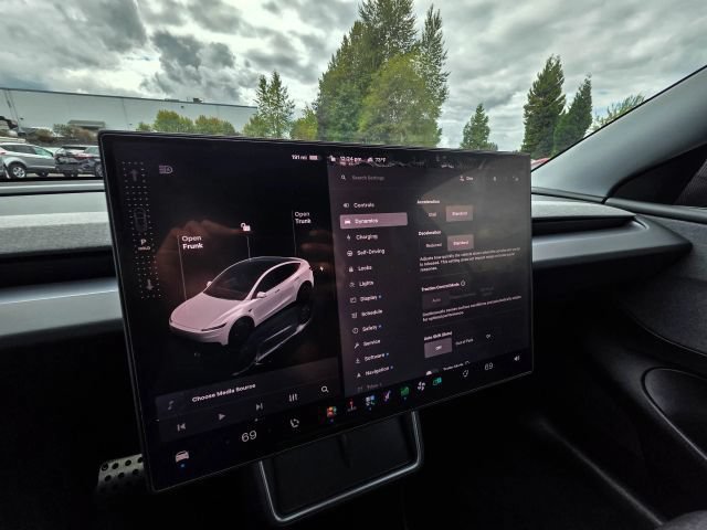 Used 2026 Tesla Model Y AWD image 61