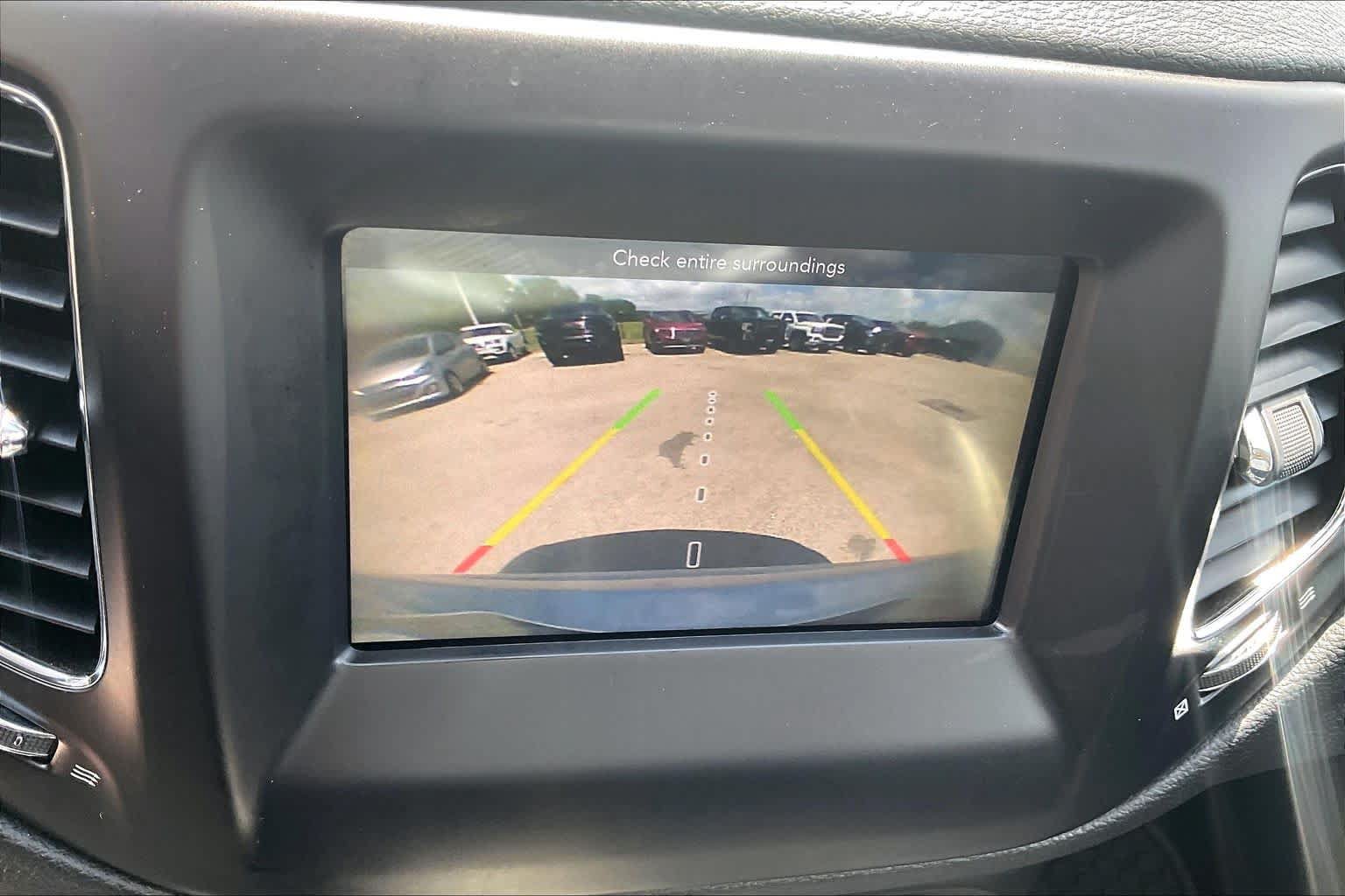 Used 2019 Jeep Compass Latitude w/ Cold Weather Group FWD image 26