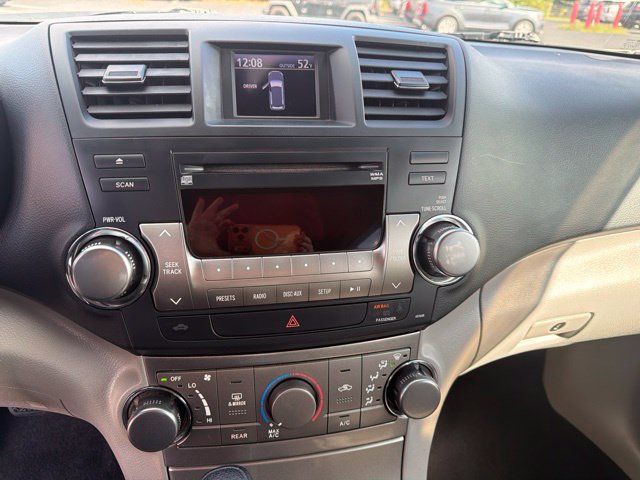 Used 2012 Toyota Highlander FWD w/ Tech Pkg image 19