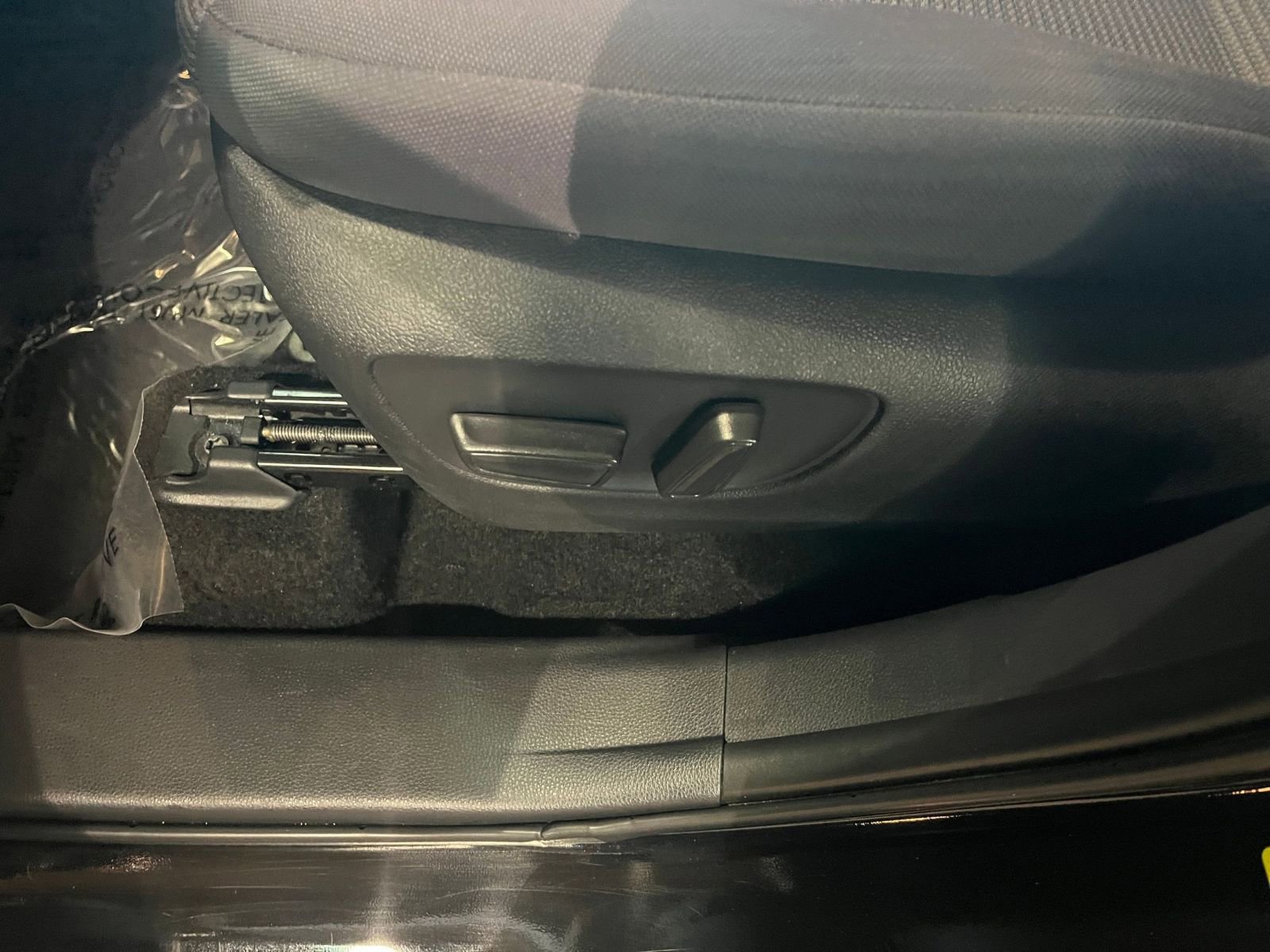 Used 2025 Toyota Highlander LE FWD image 22