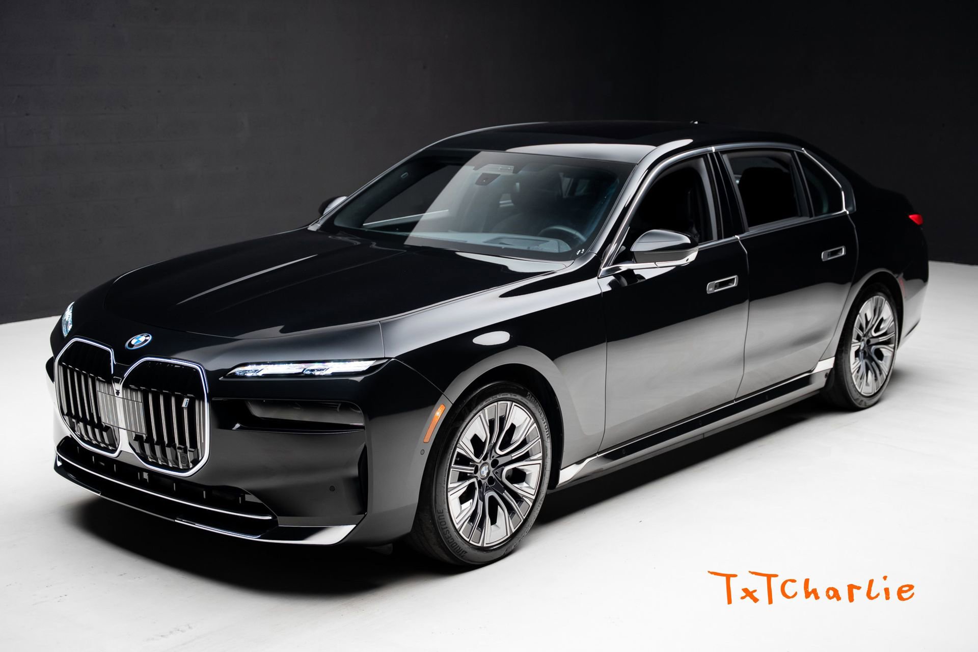 Used 2024 BMW i7 xDrive60 w/ Executive Package image 1