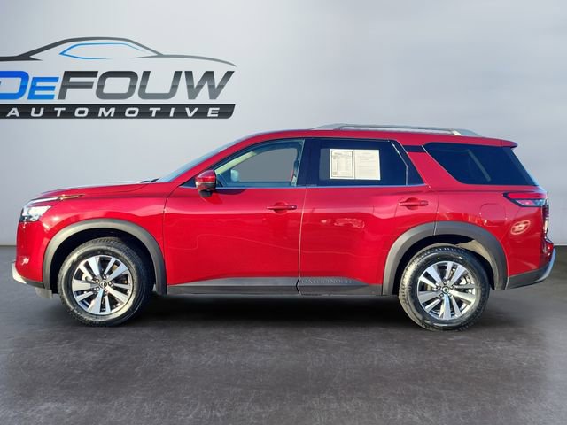 Used 2023 Nissan Pathfinder SL w/ Lighting Package (N92) image 6