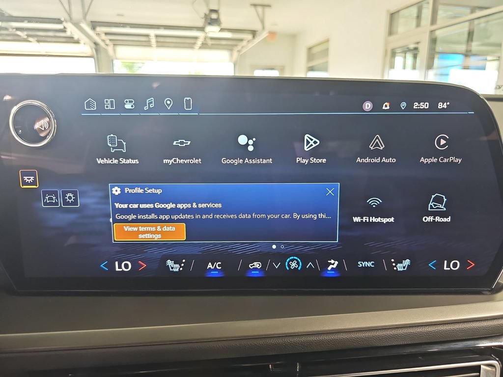 Used 2025 Chevrolet Traverse LT FWD image 29