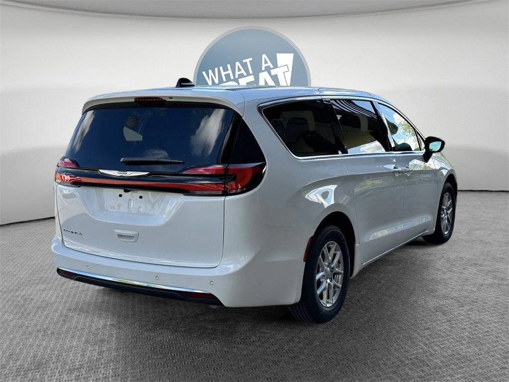 New 2026 Chrysler Pacifica Select image 36