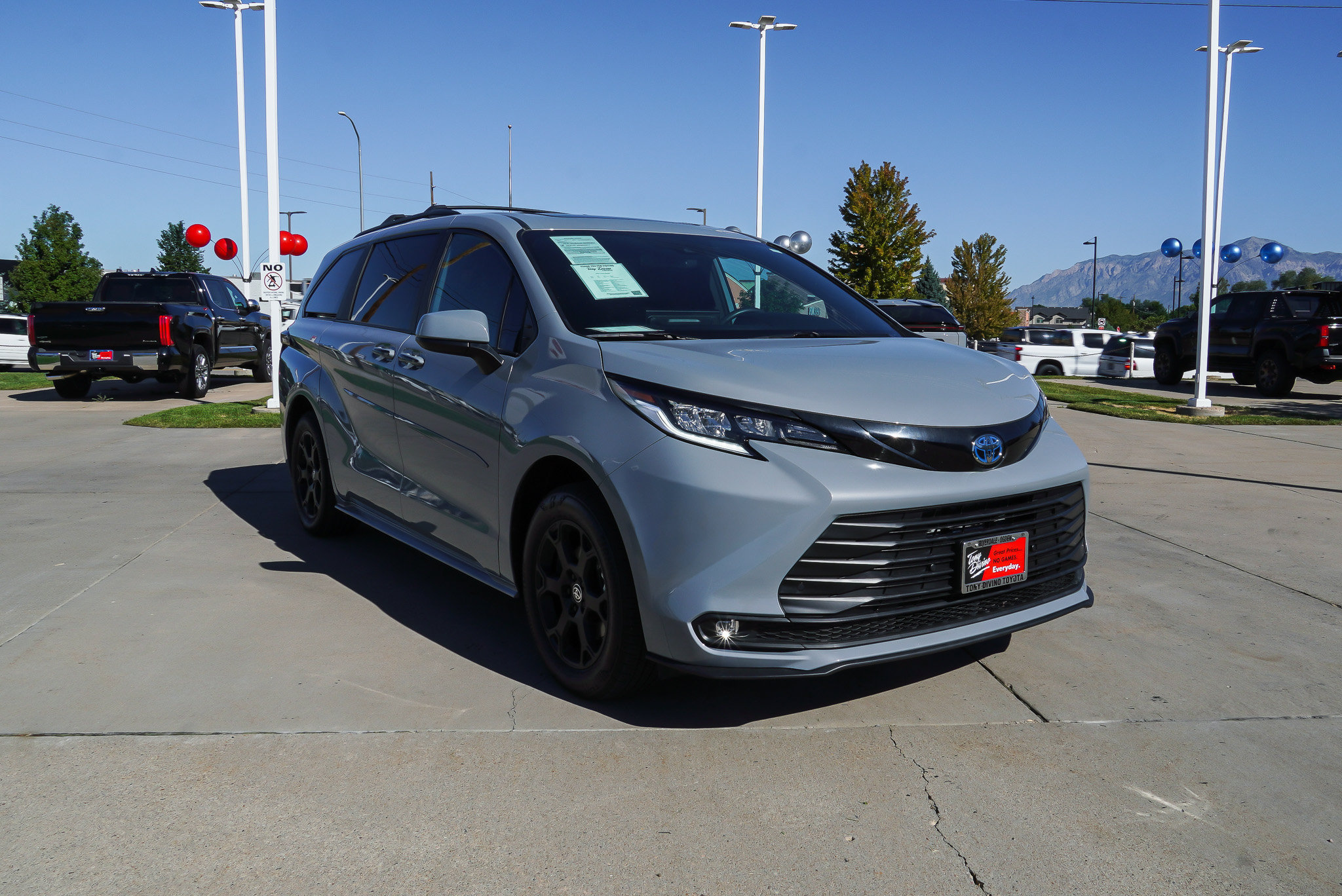Certified 2025 Toyota Sienna XLE Woodland Edition AWD/4WD image 2