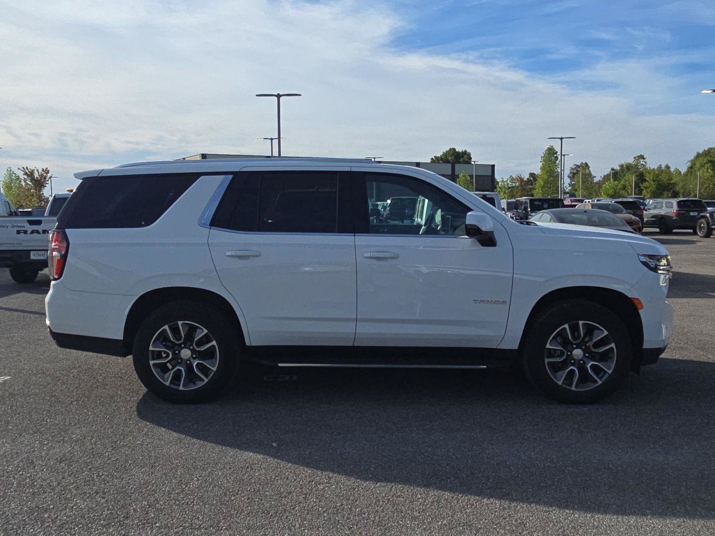 Used 2022 Chevrolet Tahoe LT w/ Luxury Package AWD/4WD image 8