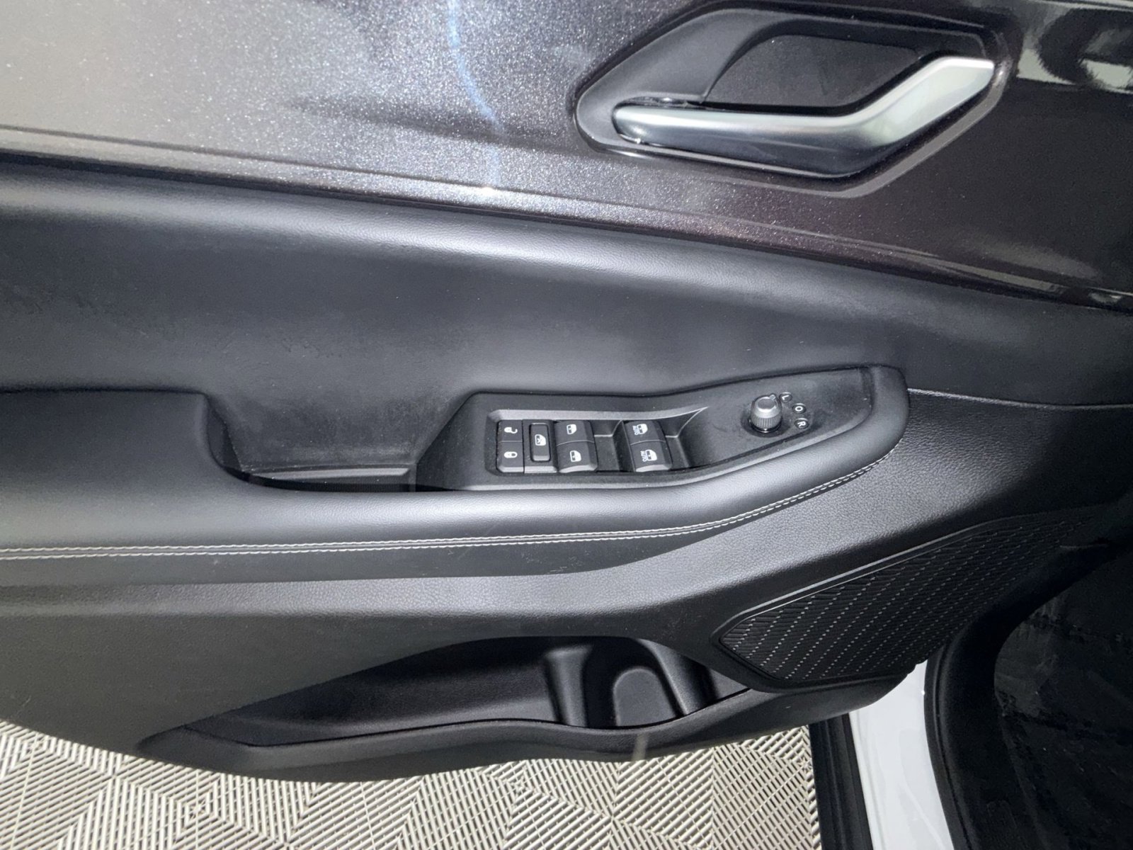 Used 2023 Jeep Grand Cherokee Altitude image 15