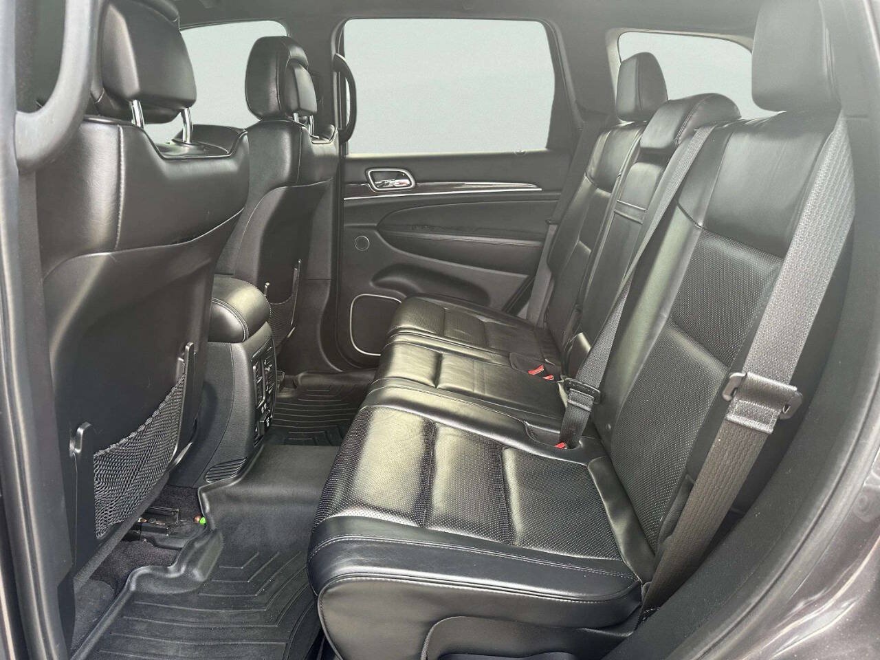 Used 2018 Jeep Grand Cherokee Overland AWD/4WD image 12