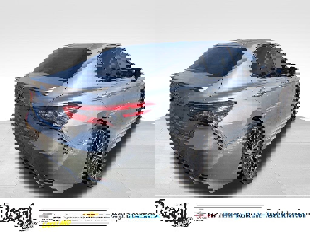 Used 2018 Toyota Camry SE image 7