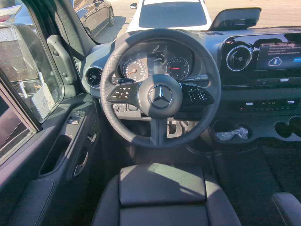 Used 2025 Mercedes-Benz Sprinter 2500 image 3