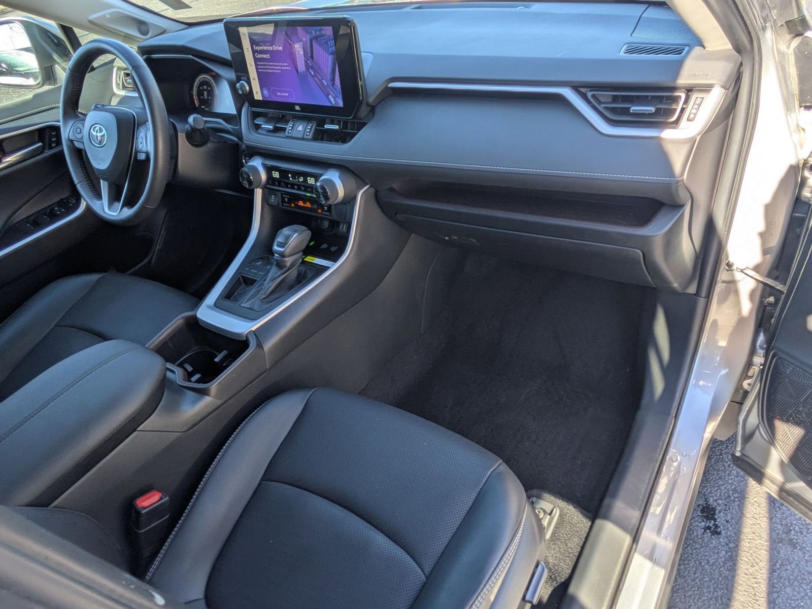 Used 2023 Toyota RAV4 Limited image 28