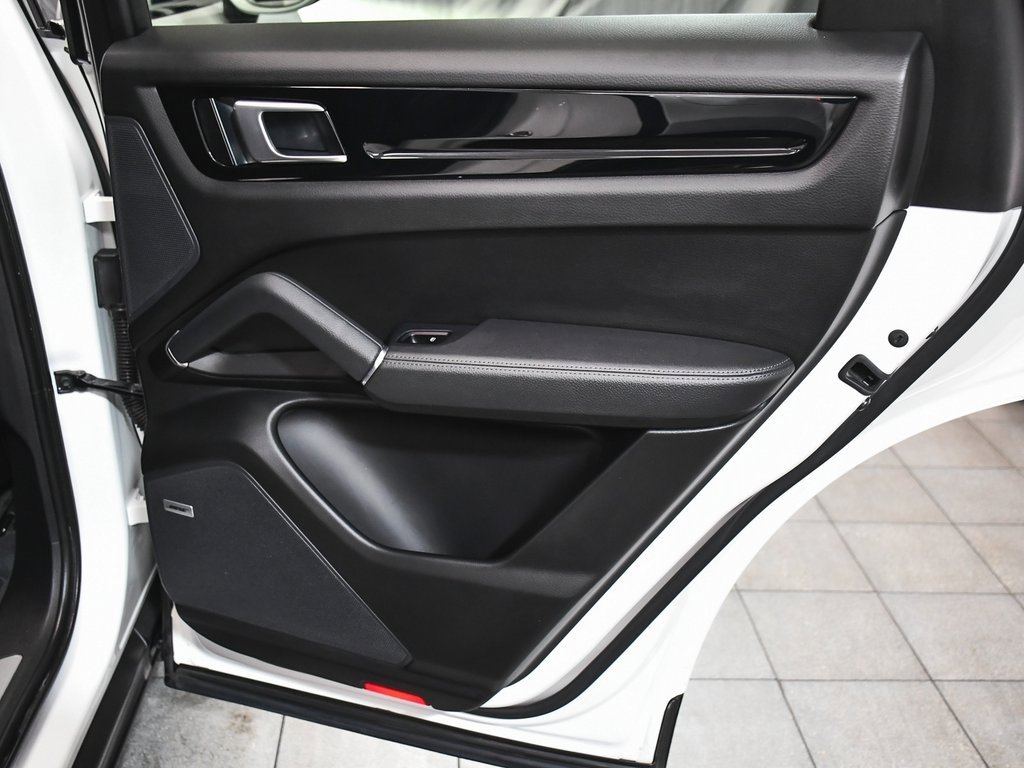 Used 2022 Porsche Cayenne Coupe image 15