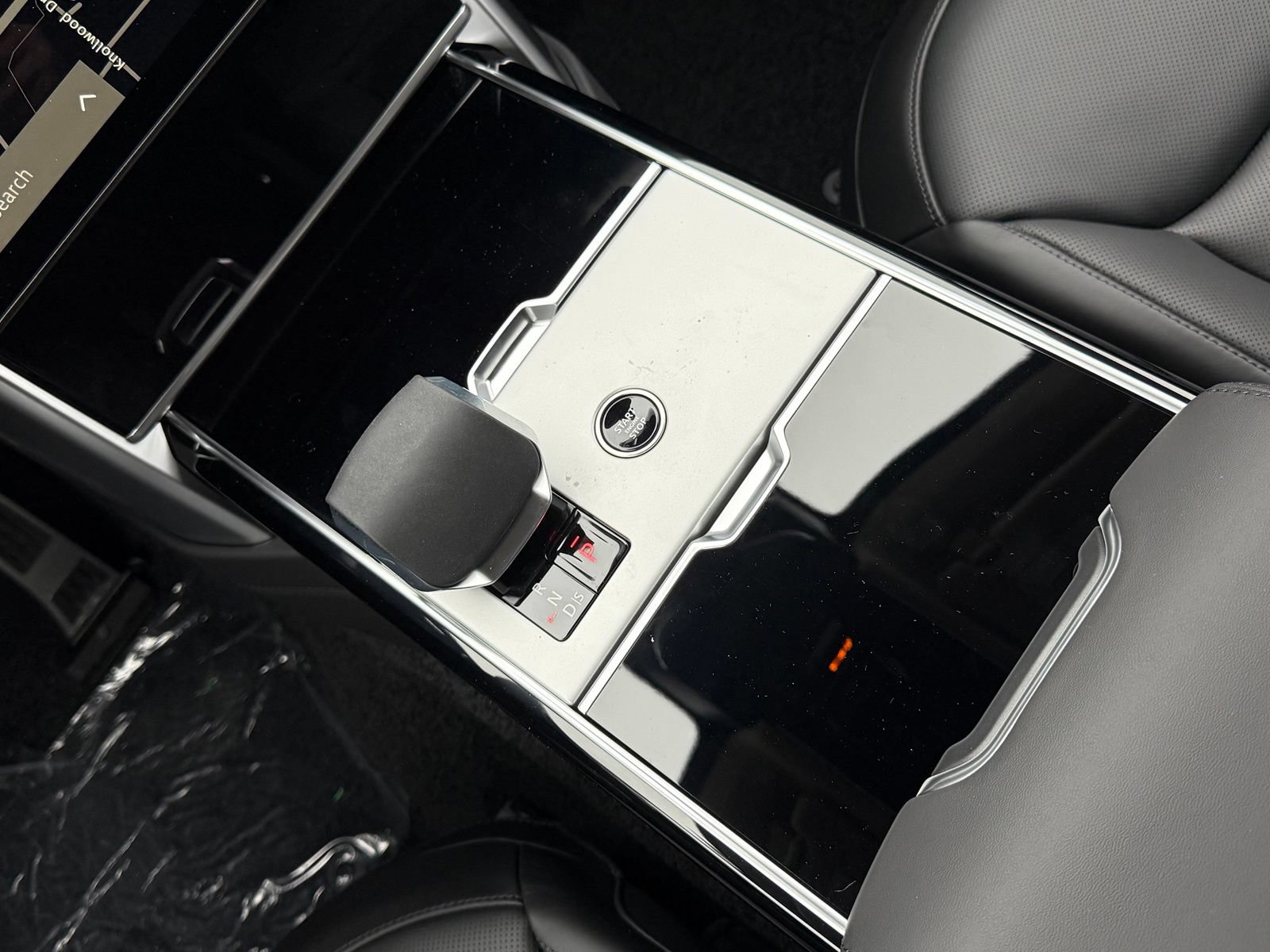 New 2026 Land Rover Range Rover SE AWD/4WD image 30