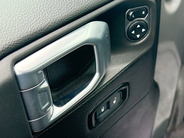 Used 2021 Jeep Wrangler Unlimited Rubicon 4xe AWD/4WD image 17