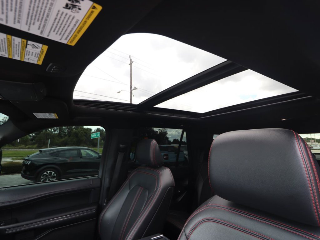 Used 2024 Ford Expedition Limited RWD image 4