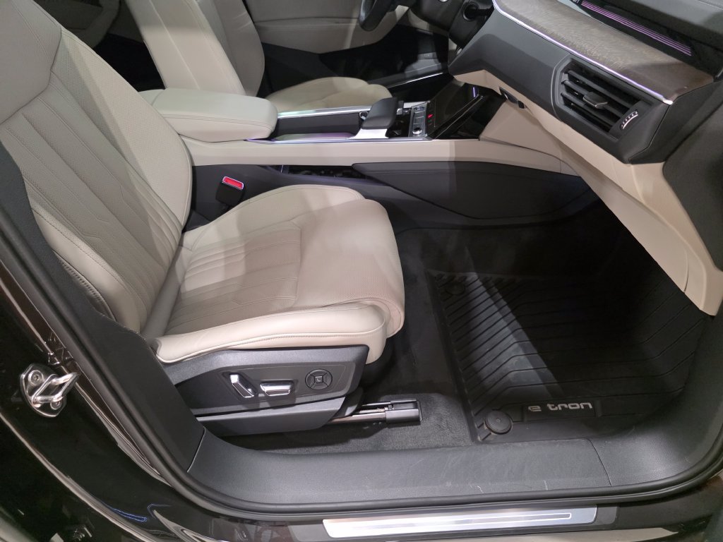 Used 2024 Audi Q8 e-tron Prestige w/ Prestige Package AWD/4WD image 15