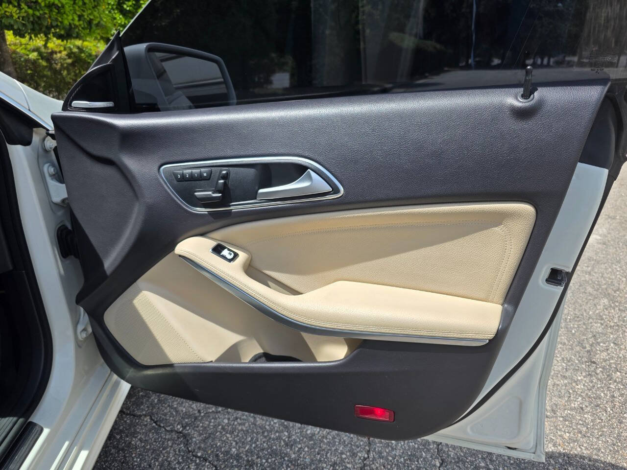 Used 2014 Mercedes-Benz CLA 250 image 32