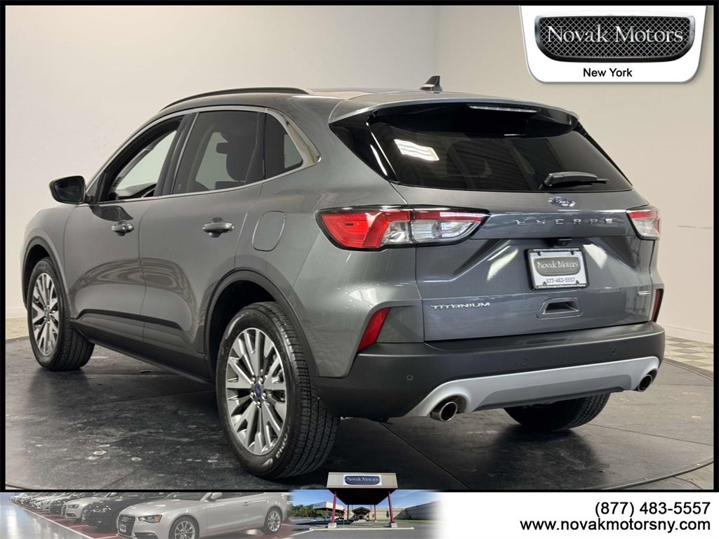 Used 2022 Ford Escape Titanium image 5