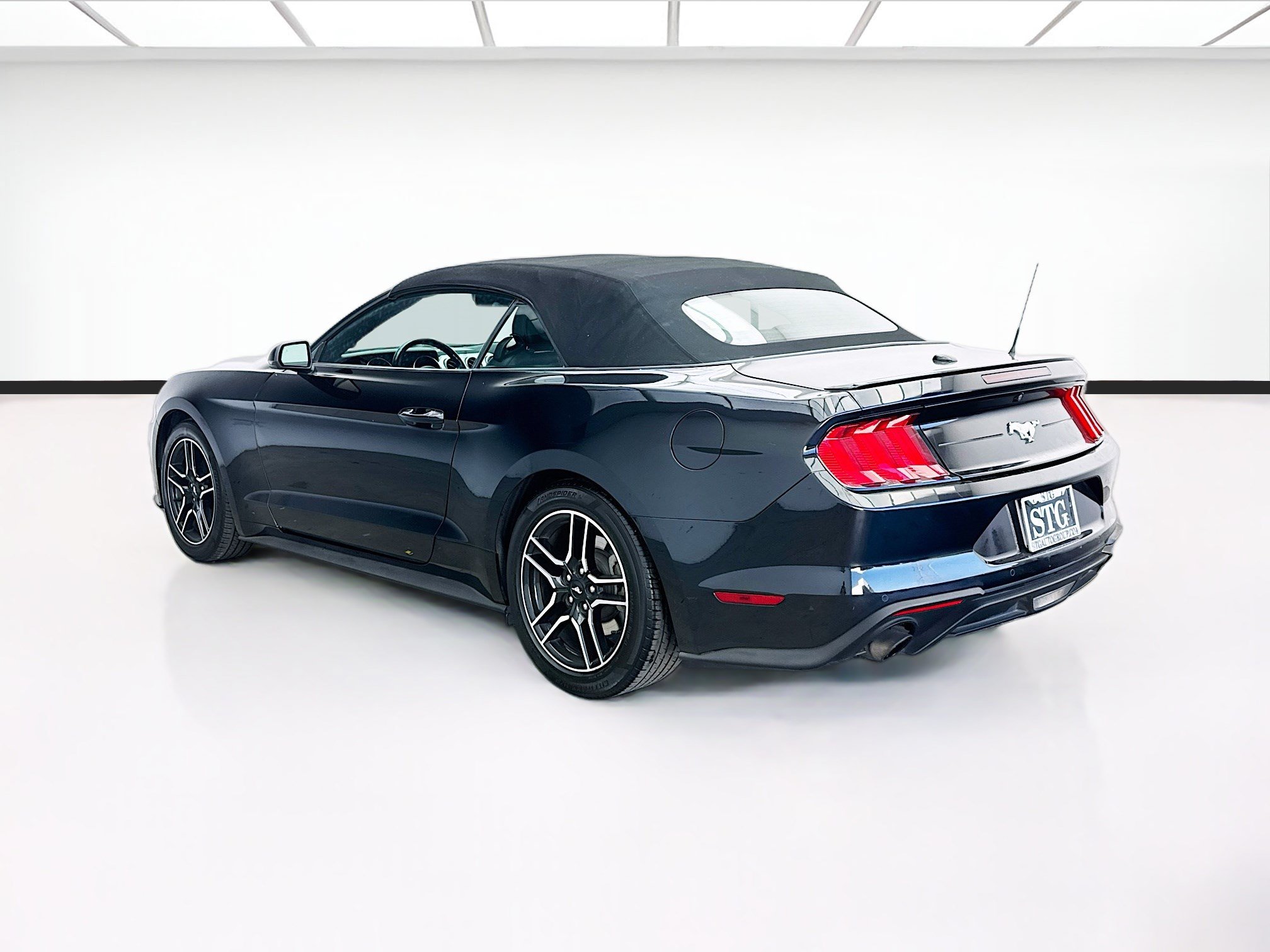 Used 2022 Ford Mustang Premium RWD image 6