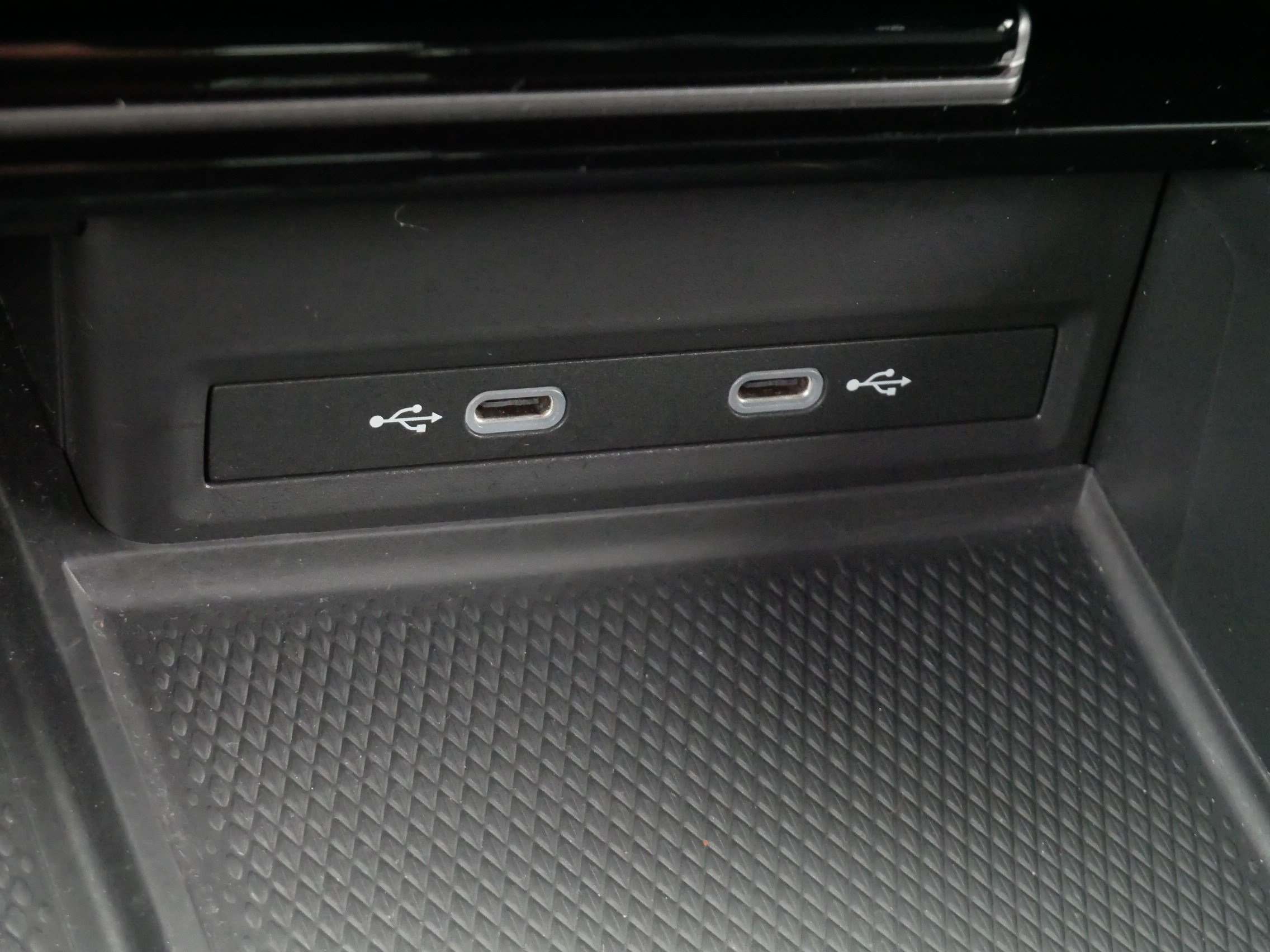 Certified 2024 Volkswagen Atlas Cross Sport SE w/ Panoramic Sunroof Package AWD/4WD image 32