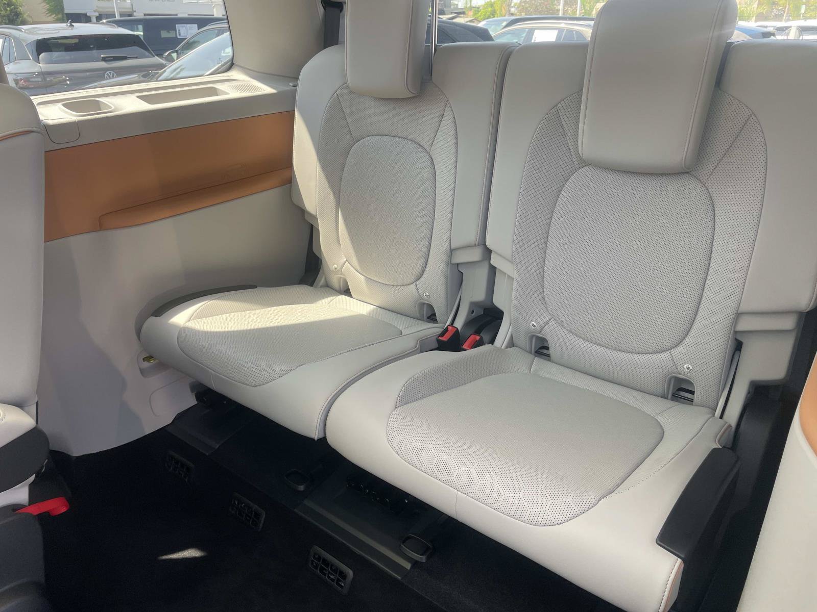 Certified 2025 Volkswagen ID. Buzz Pro S Plus AWD/4WD image 27