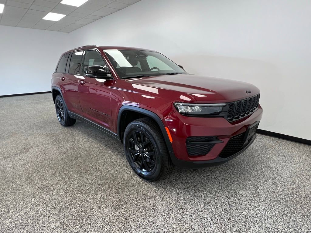 Used 2024 Jeep Grand Cherokee Altitude image 17