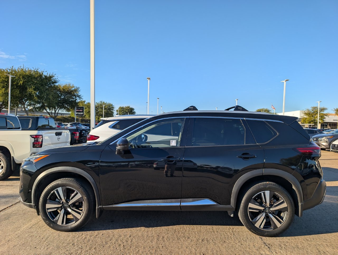 Certified 2023 Nissan Rogue SL w/ SL Premium Package FWD image 3