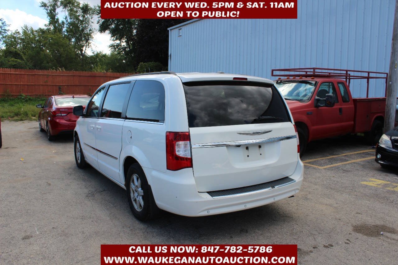 Used 2011 Chrysler Town & Country Touring FWD image 4