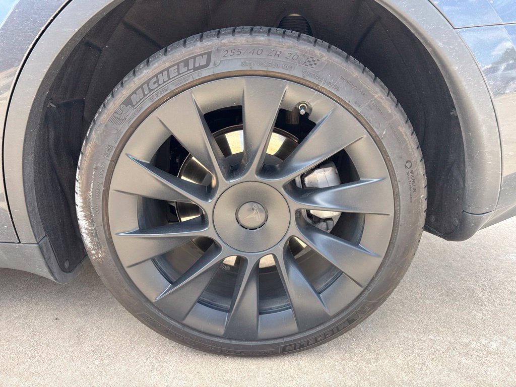 Used 2024 Tesla Model Y Long Range AWD/4WD image 17