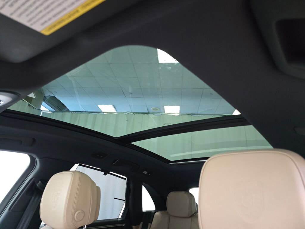 Certified 2025 Porsche Macan image 64