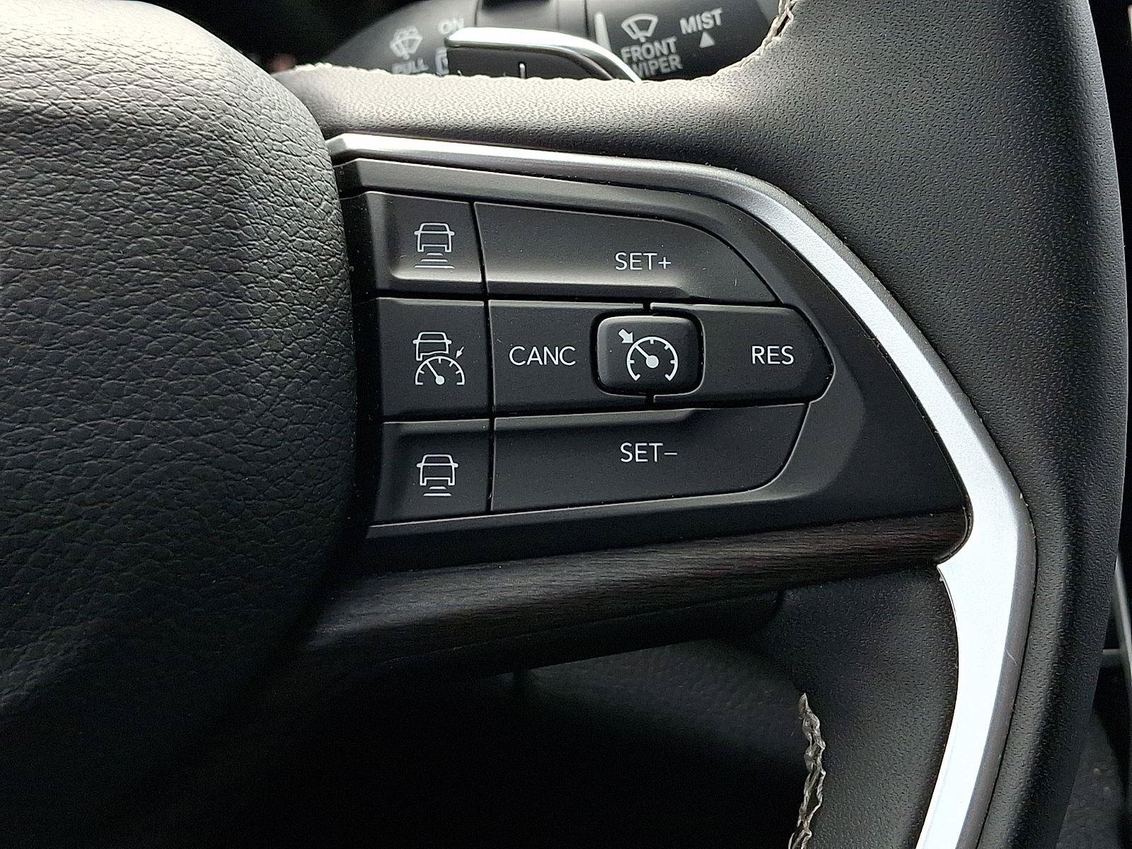 Used 2023 Jeep Grand Cherokee Limited AWD/4WD image 23