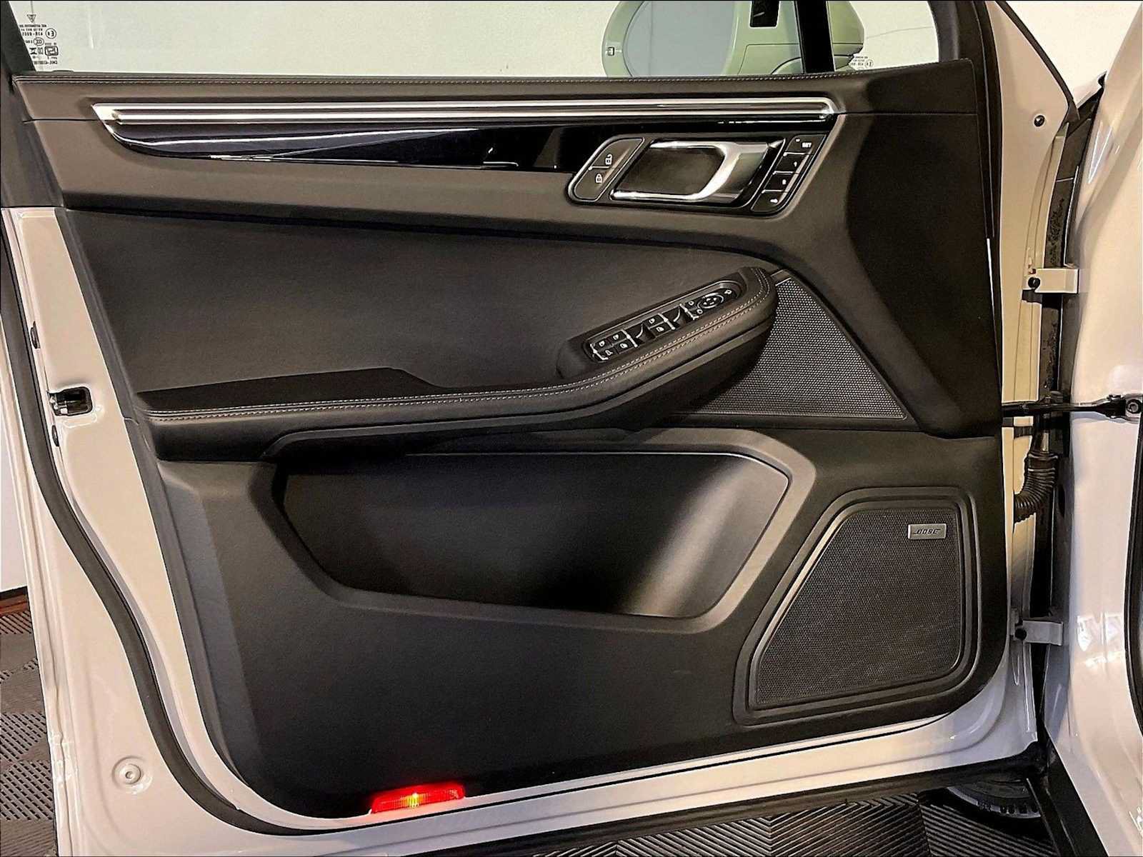 Certified 2023 Porsche Macan S AWD/4WD image 25