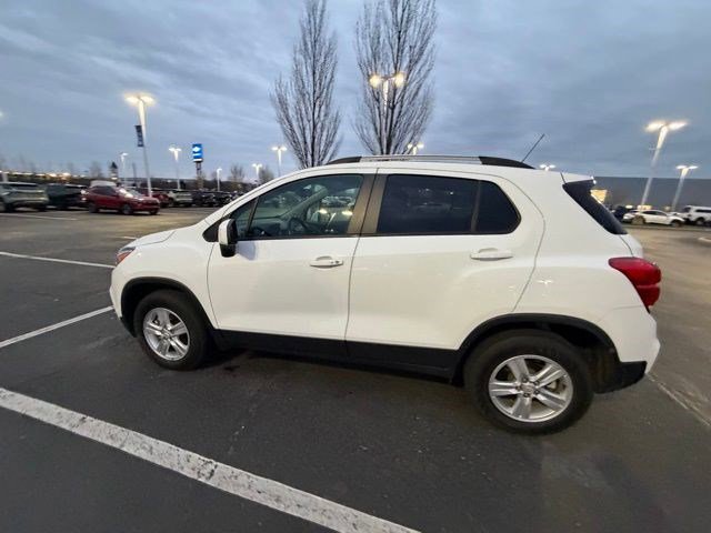 Used 2022 Chevrolet Trax LT w/ LT Convenience Package image 18