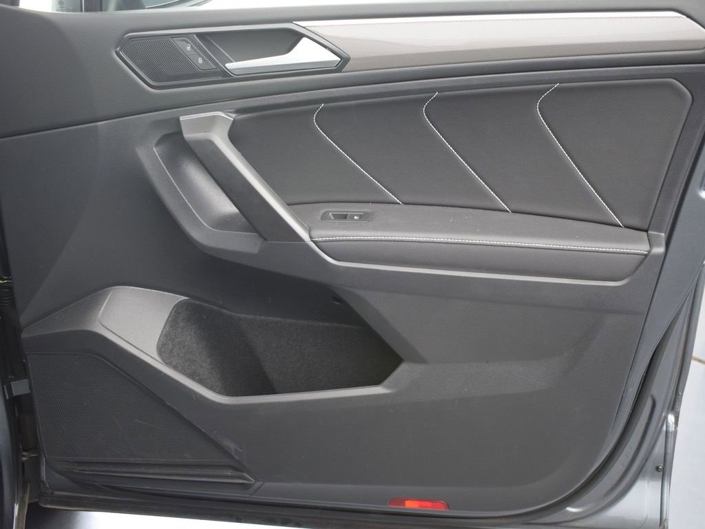 Certified 2022 Volkswagen Tiguan SE R-Line image 14