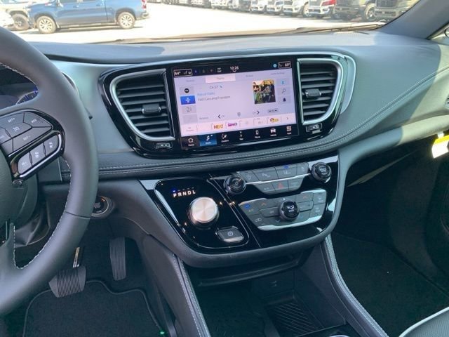 New 2026 Chrysler Pacifica Limited w/ S Appearance Package image 18