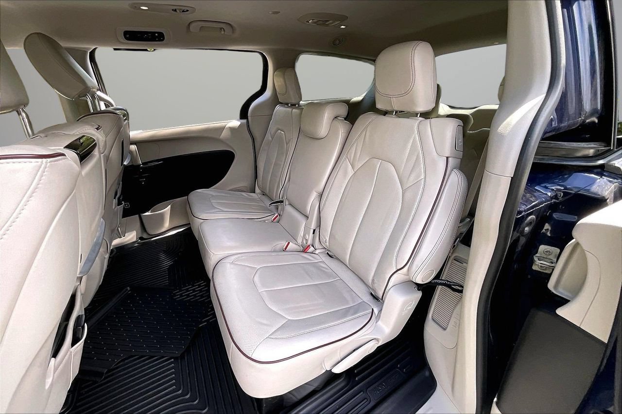 Certified 2018 Chrysler Pacifica Limited w/ Advanced Safetytec Group FWD image 23