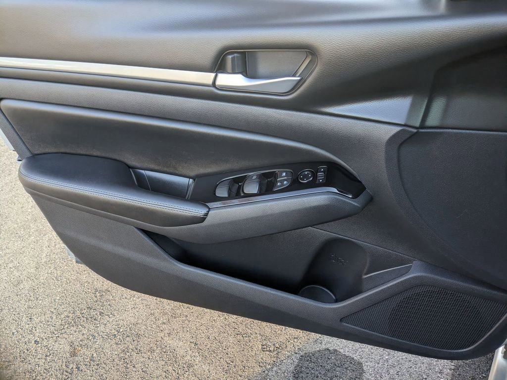 Used 2023 Nissan Altima 2.5 SV image 9
