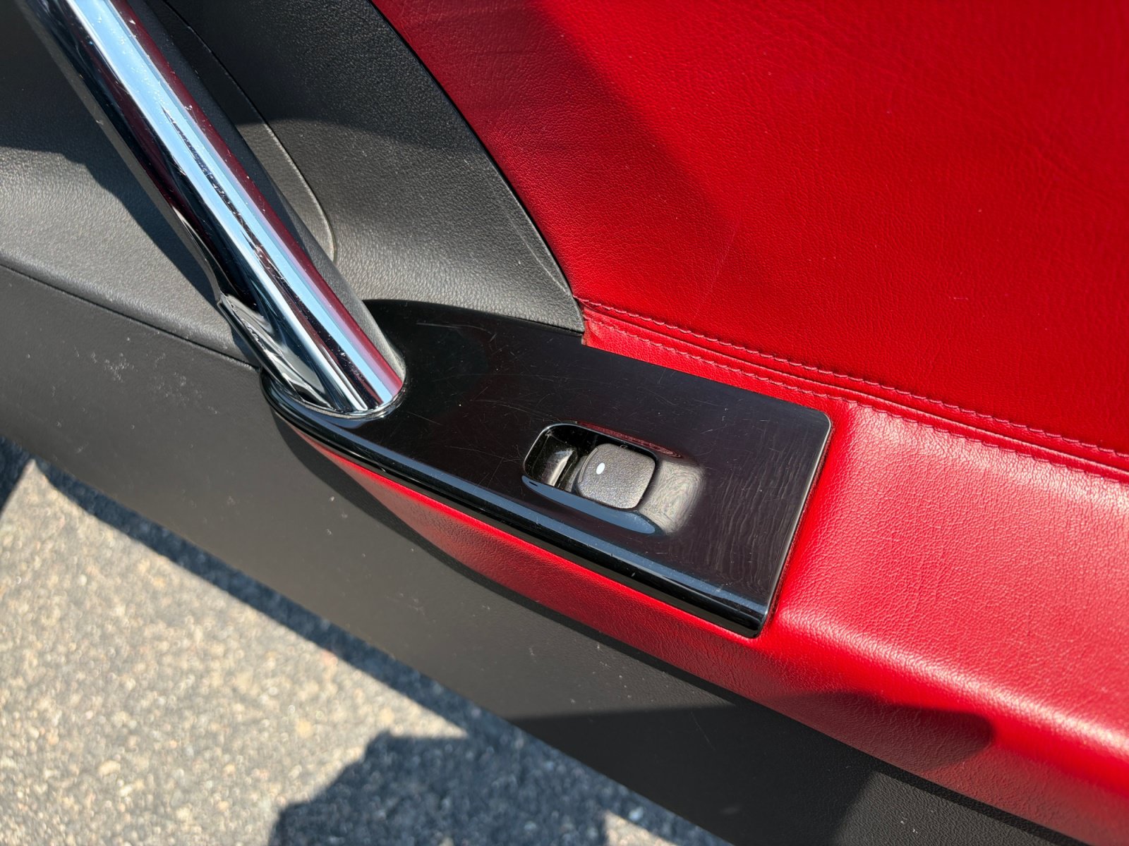 Used 2009 Saturn Sky Red Line RWD image 16