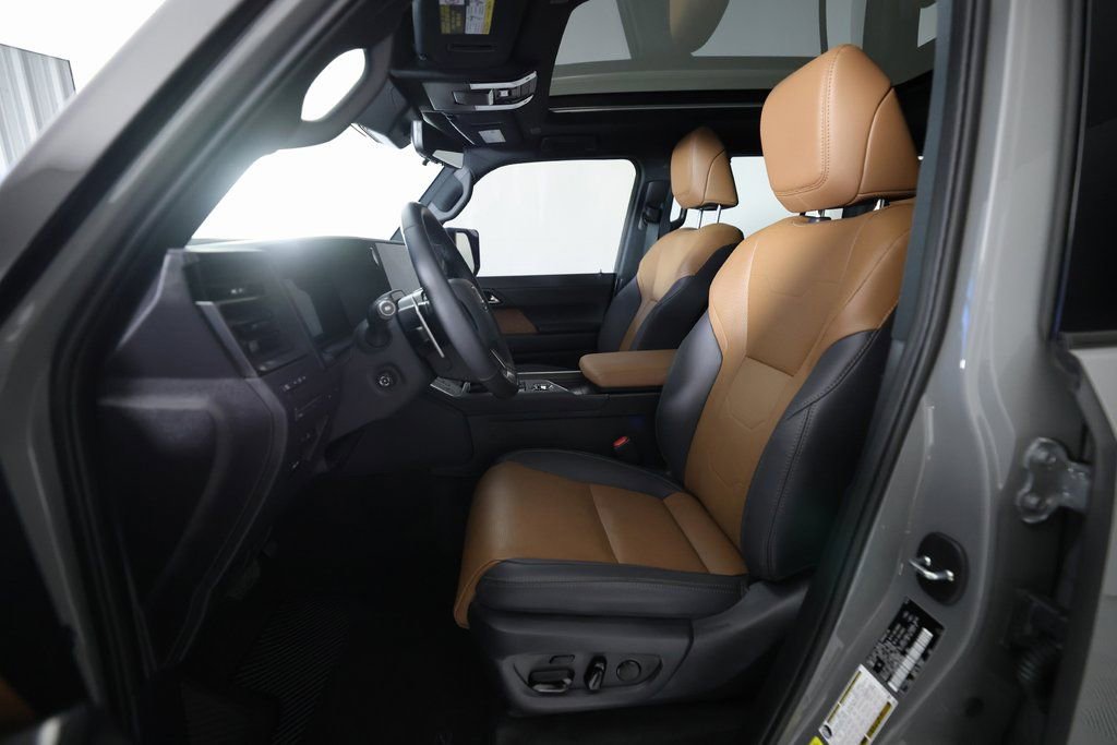 Used 2025 Lexus GX 550 w/ Accessory Package (Z1) image 19