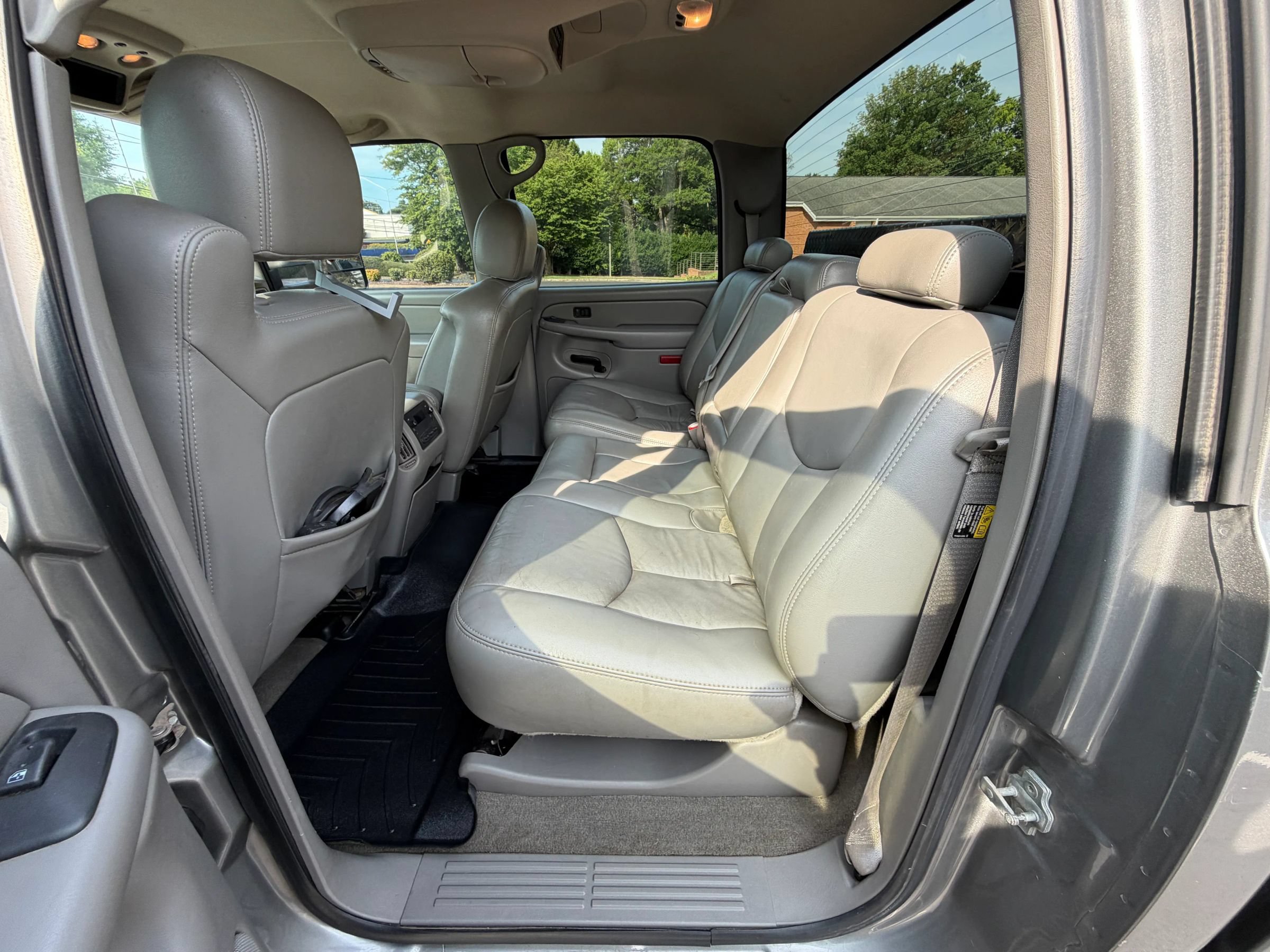 Used 2006 Chevrolet Silverado 2500 LT w/ Heavy-Duty Power Package AWD/4WD image 17