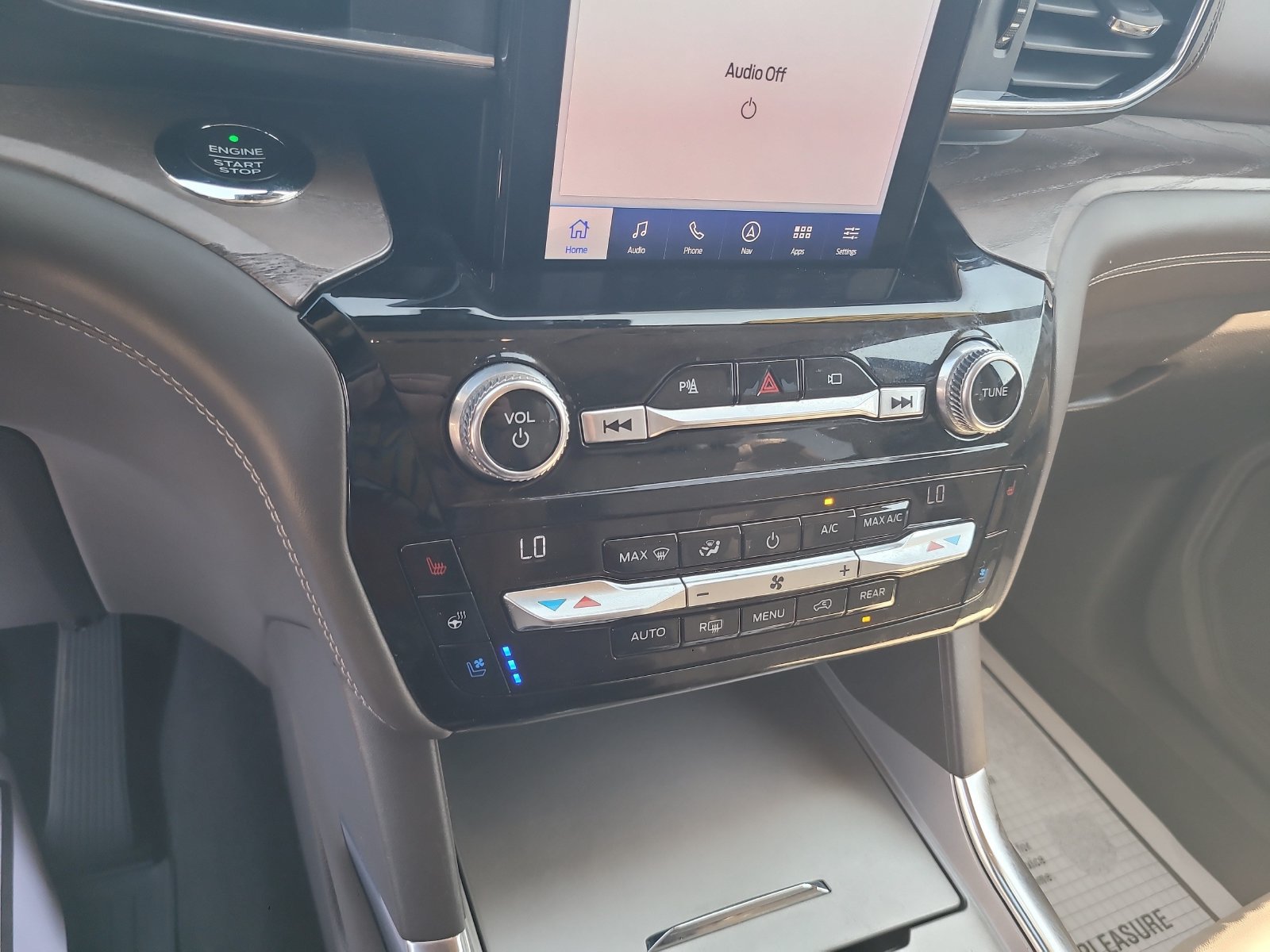 Used 2021 Ford Explorer Platinum w/ Equipment Group 601A AWD/4WD image 19