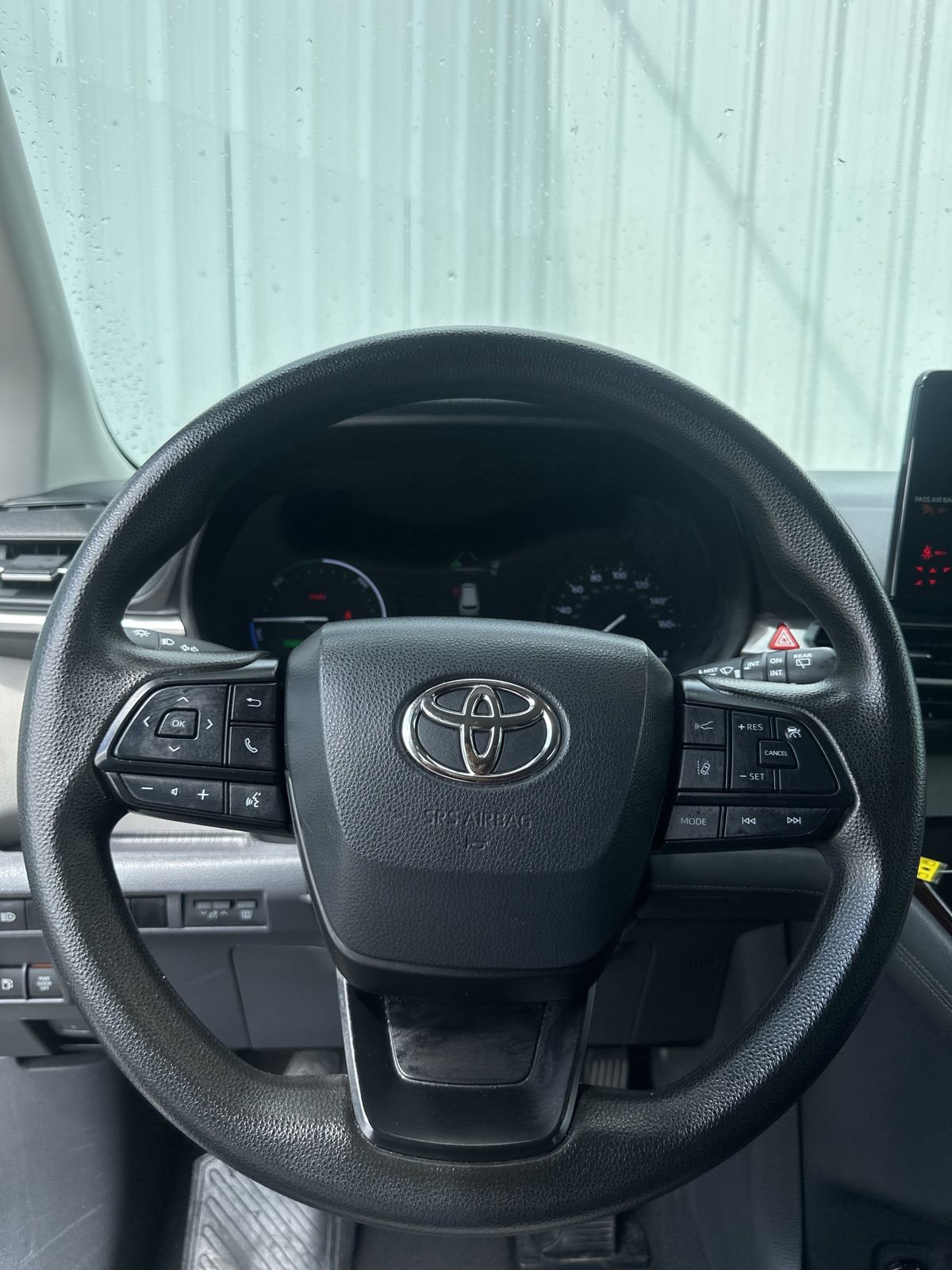 Used 2023 Toyota Sienna LE FWD image 16