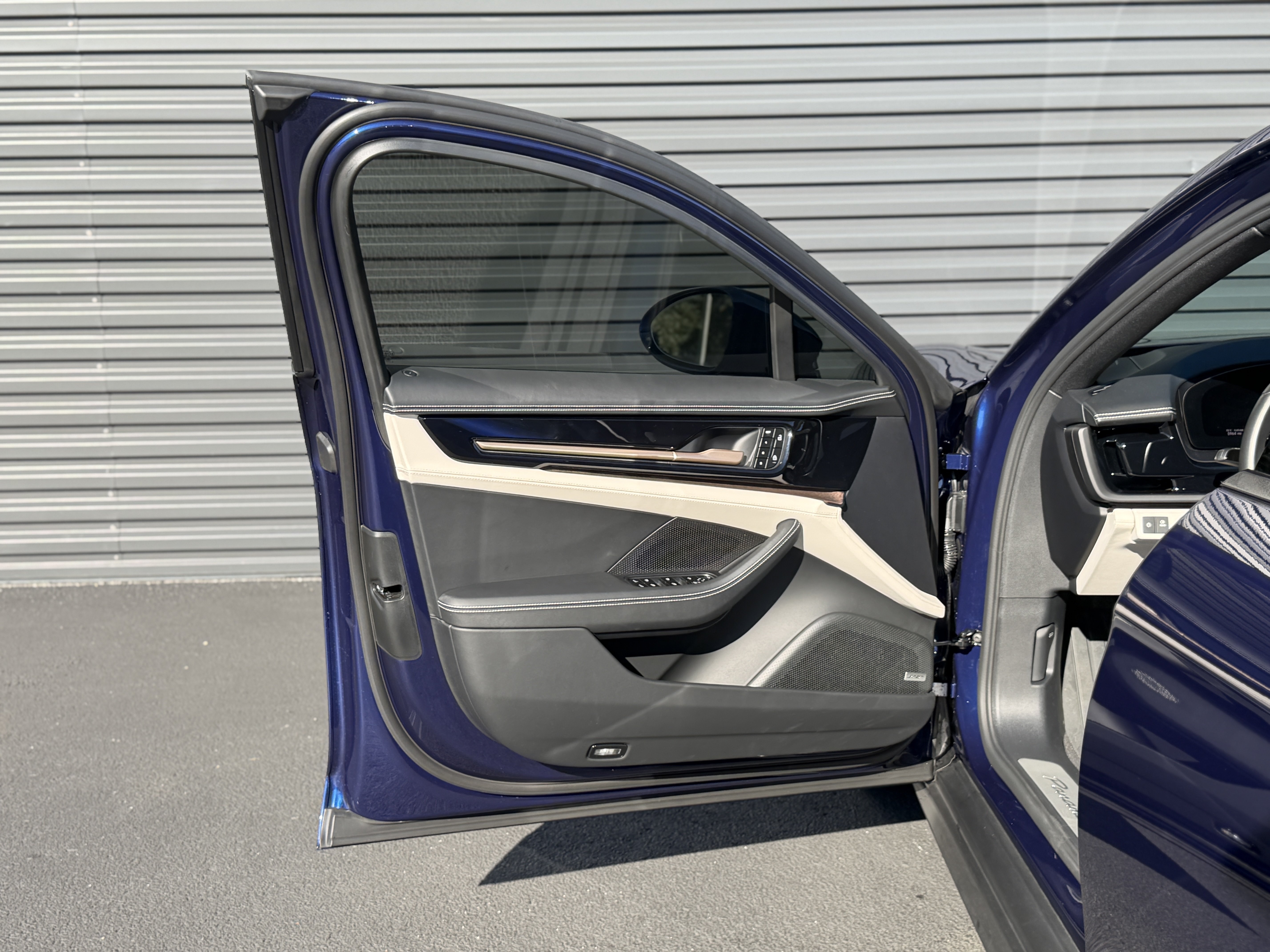 Certified 2024 Porsche Panamera RWD image 13