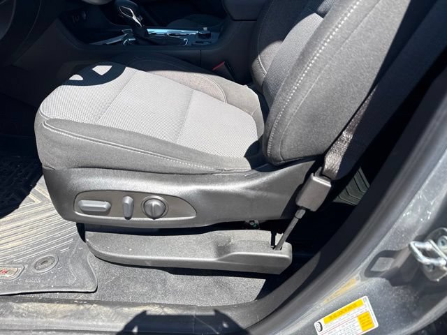Used 2023 Chevrolet Traverse LT FWD image 17
